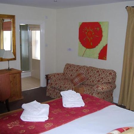 The Barrington Arms Hotel Shrivenham Bagian luar foto