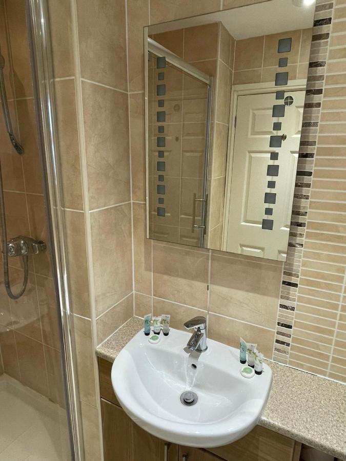 The Barrington Arms Hotel Shrivenham Bagian luar foto