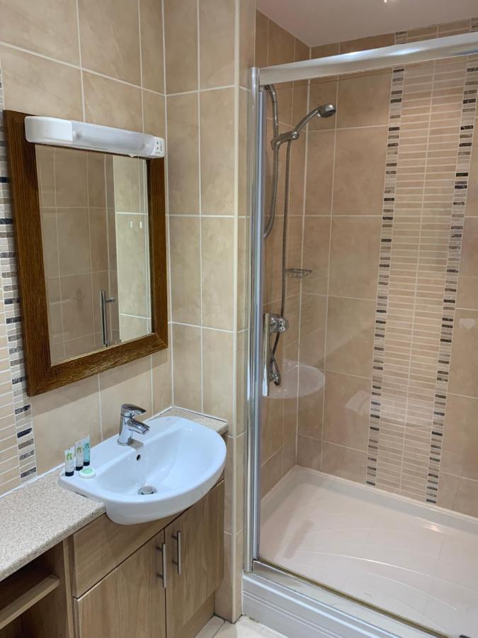 The Barrington Arms Hotel Shrivenham Bagian luar foto
